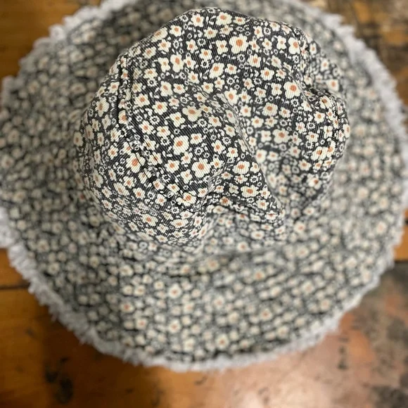 Natural Life Floral Bucket Hat - Picture 4 of 6